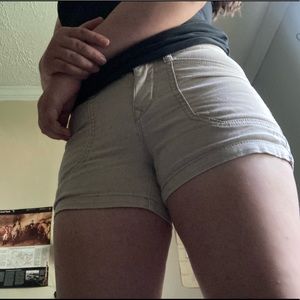 Classic women’s khaki shorts